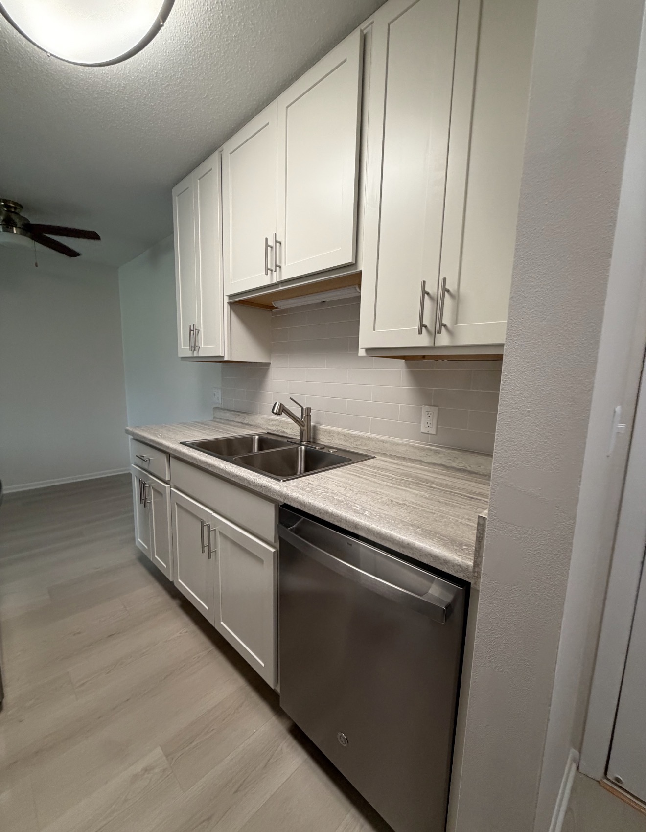 Kitchen and dining handoff