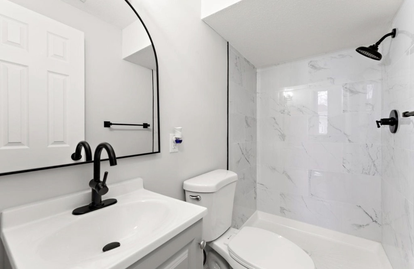 Marble tile master bath