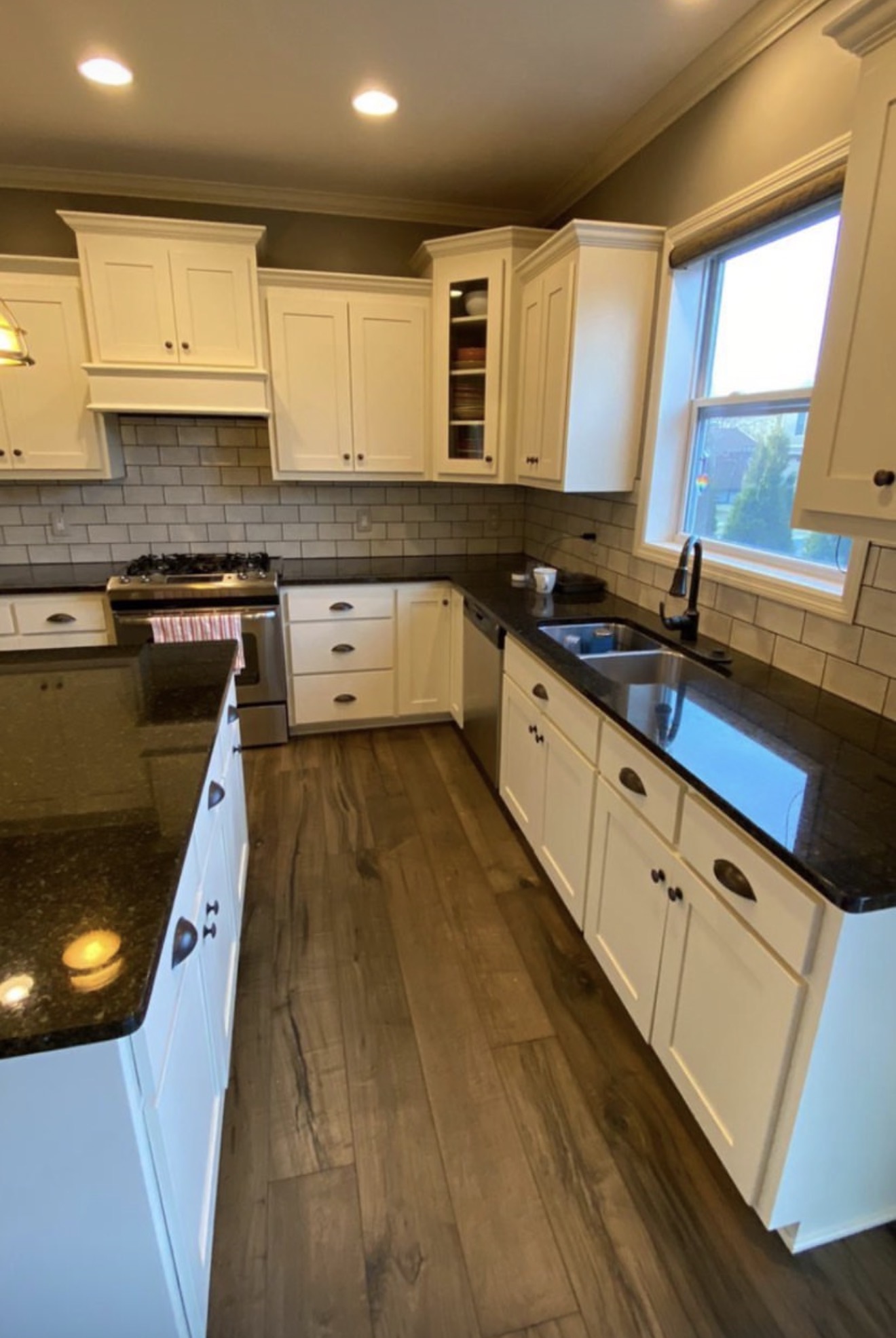 Black granite and cream cabinet kitchen